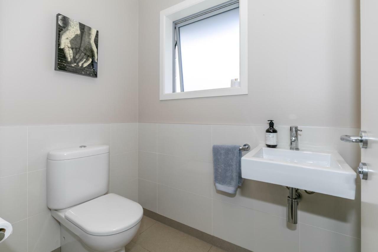 Spacious Modern Two-Bedroom Apartment Hamilton Extérieur photo