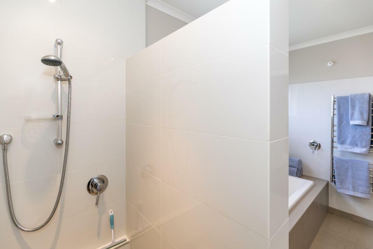 Spacious Modern Two-Bedroom Apartment Hamilton Extérieur photo